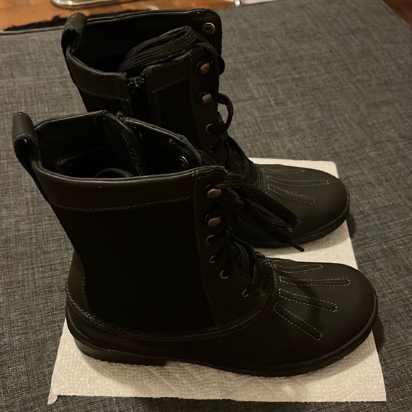 Clarks 7.5 snow boot - Picture 1 of 4
